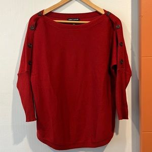 Cable & Gauge 3/4 sleeve red top with button accents